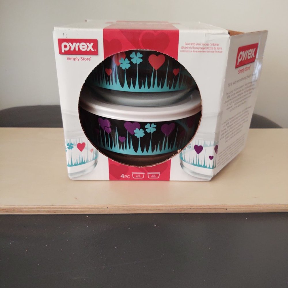 Pyrex Lucky In Love Storage Containers - Picture 2 of 2